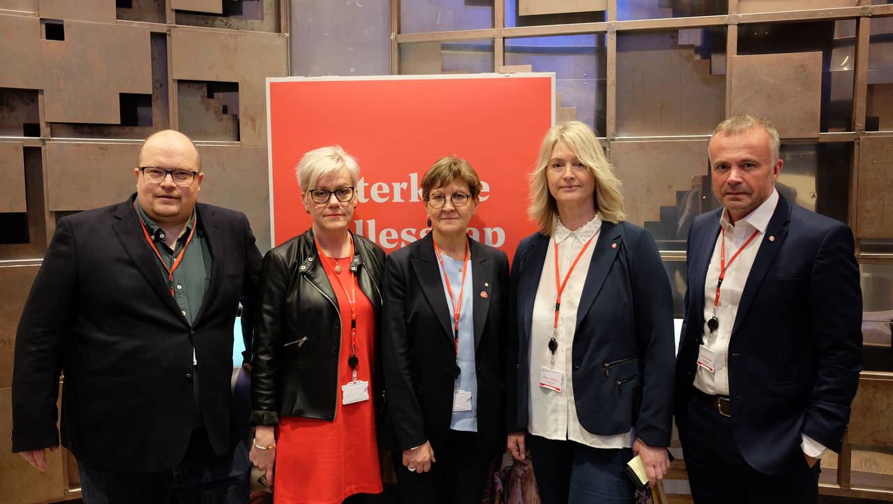 Fra venstre: Per Vidar Kjølmoen (fylkesleder), Sidsel Rykhus (ordførerkandidat Molde), Mette Nord (Forbundsleder Fagforbundet), Tove-Lise Torve (fylkesordførerkandidat) og Kjell Neergaard (ordfører Kristiansund) . Foto: Arbeiderpartiet