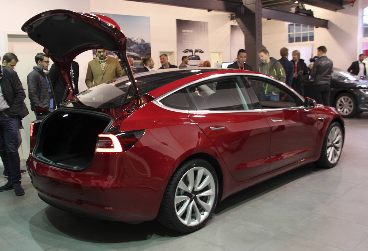 Tesla åpnet for Model 3-reserveringer i mars 2016. Her vises bilen for første gang i Norge i desember 2018. Foto: Morten Abrahamsen / NTB scanpix