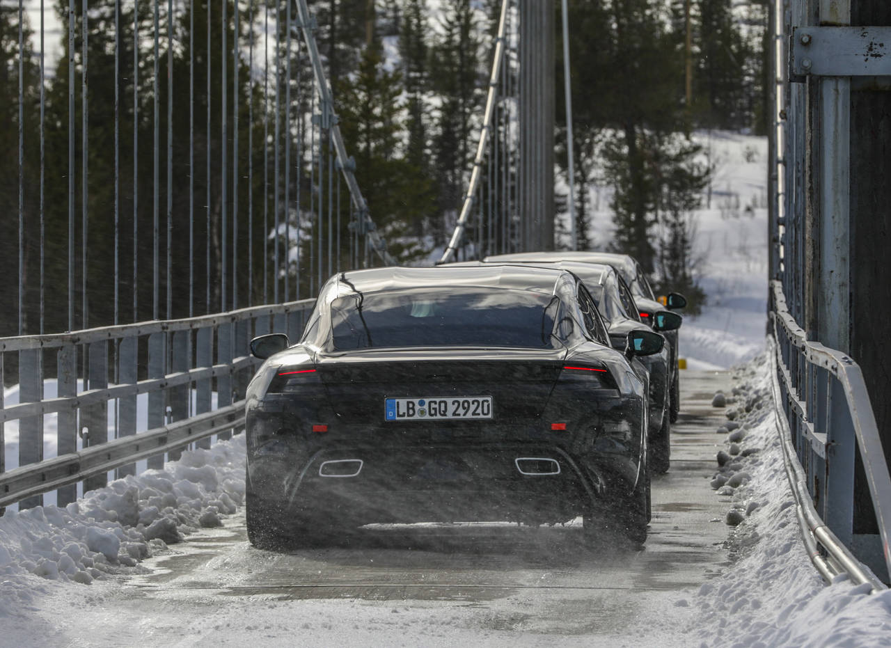 VINTERTEST: Porsche Taycan har vært på vintertesting i Norge. FOTO: Produsenten