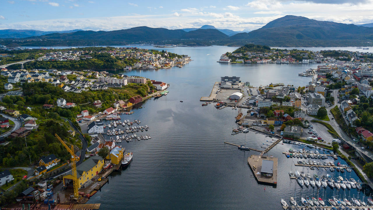 Havnebassenget i Kristiansund skal fylles til randen med båter og folk i juni. Foto: Per Kvalvik