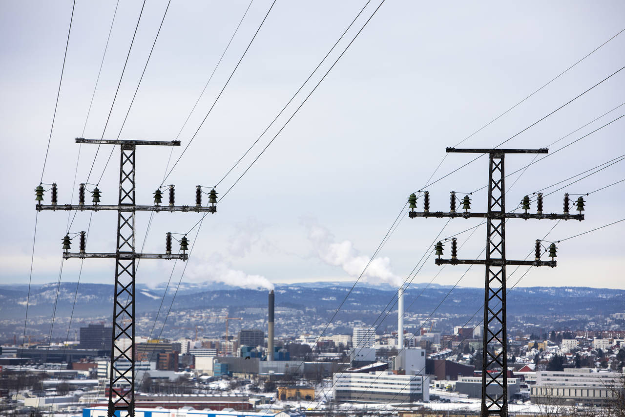 Meningene er mange om strømkabler til og strømhandel med utlandet, men uten denne muligheten, kunne strømmen vært betydelig dyrere, ifølge NVEs beregninger. Illustrasjonsfoto: Ole Berg-Rusten / NTB scanpix