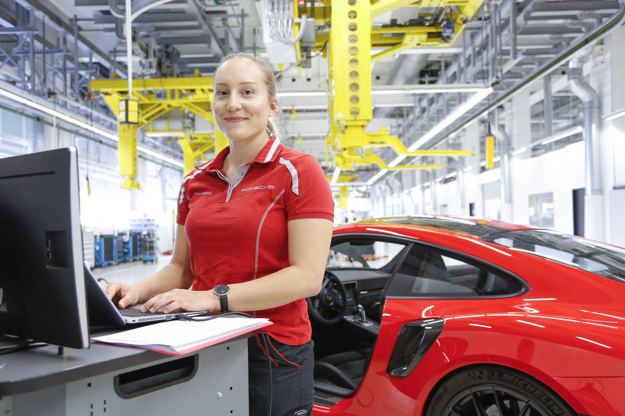 KVINNESATSNIG: Porsche ønsker en høyere kvinneandel blant sine ansatte. FOTO: Produsenten