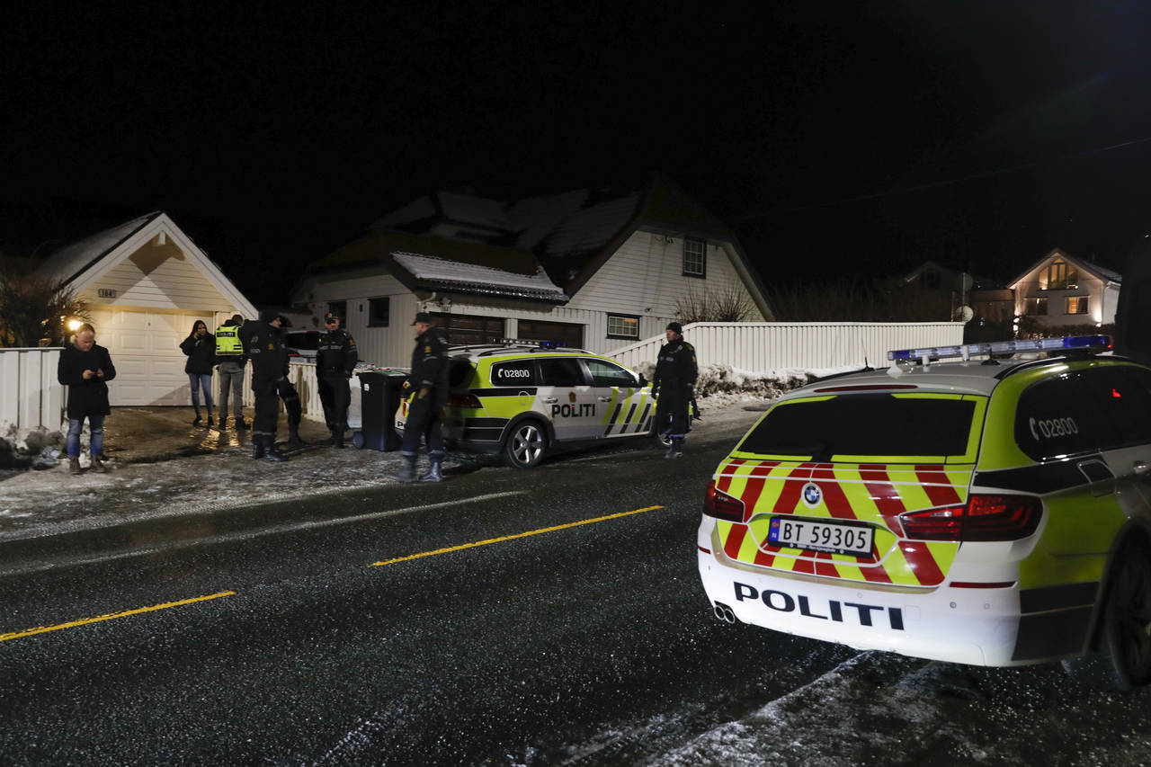 Politiet rykket mandag kveld ut til justisminister Tor Mikkel Waras bolig etter funn av en mistenkelig gjenstand. Foto: Terje Bendiksby / NTB scanpix
