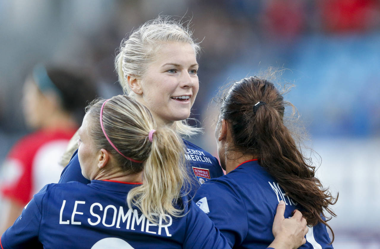 Ada Hegerberg (i midten) tok Lyon til cupfinale søndag. Foto: Jan Kåre Ness / NTB scanpix