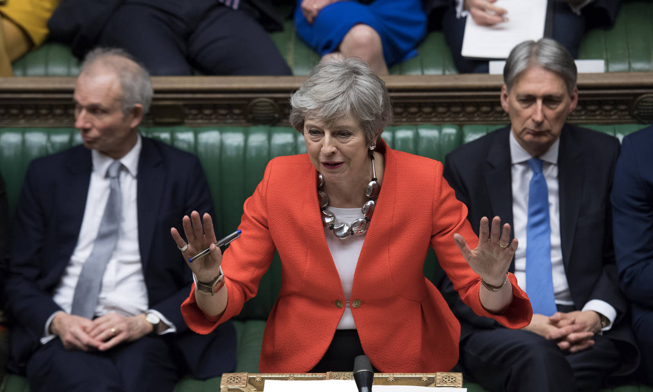 Storbritannias statsminister Theresa May var tirsdag i Underhuset for å forsvare brexitavtalen hun har forhandlet fram med EU. Et knusende flertall sa nei til avtalen. Foto: AP / NTB scanpix