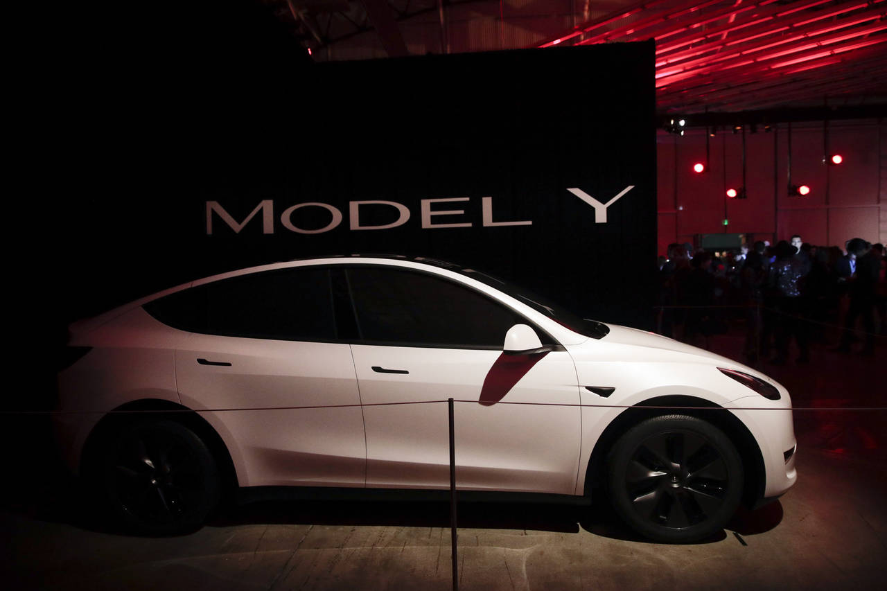 Teslas Model Y er vist fram for første gang. Foto: AP / NTB scanpix