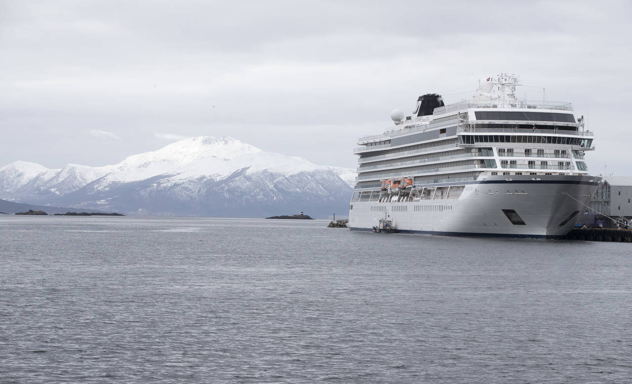 Cruiseskipet Viking Sky ligger i Molde havn. Foto: Terje Pedersen / NTB scanpix