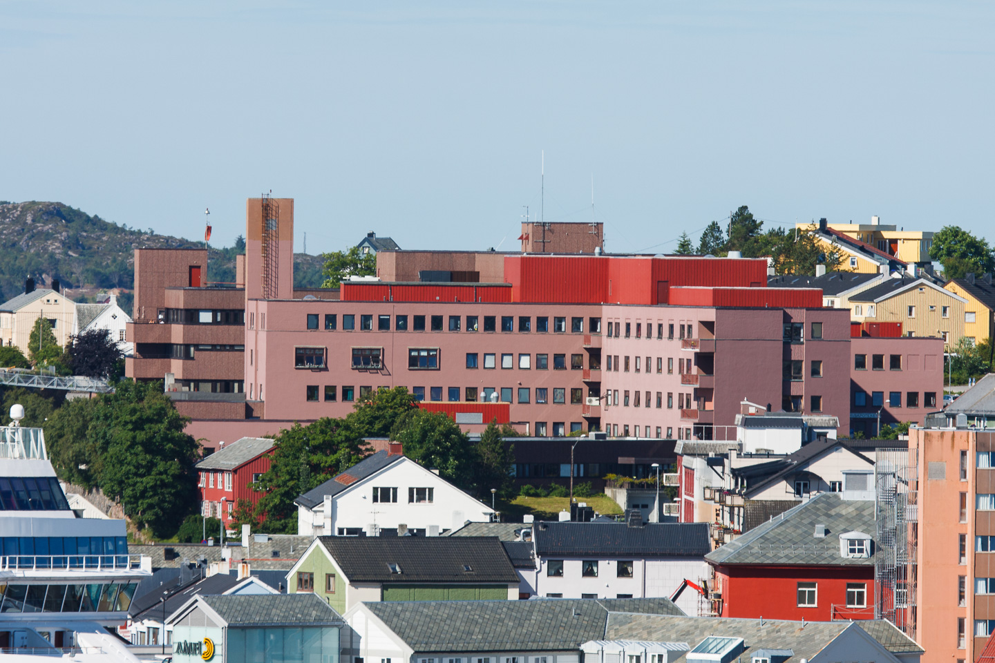 Kristiansund sykehus i hjertet av Kristiansund på Kirkelandet. Foto: Steinar Melby / KSU.NO