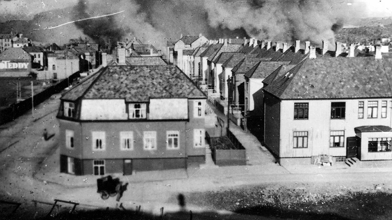 Fra bombingen av Kristiansund. Bildet er datert 28. april 1940. Foto: Digitalmuseet