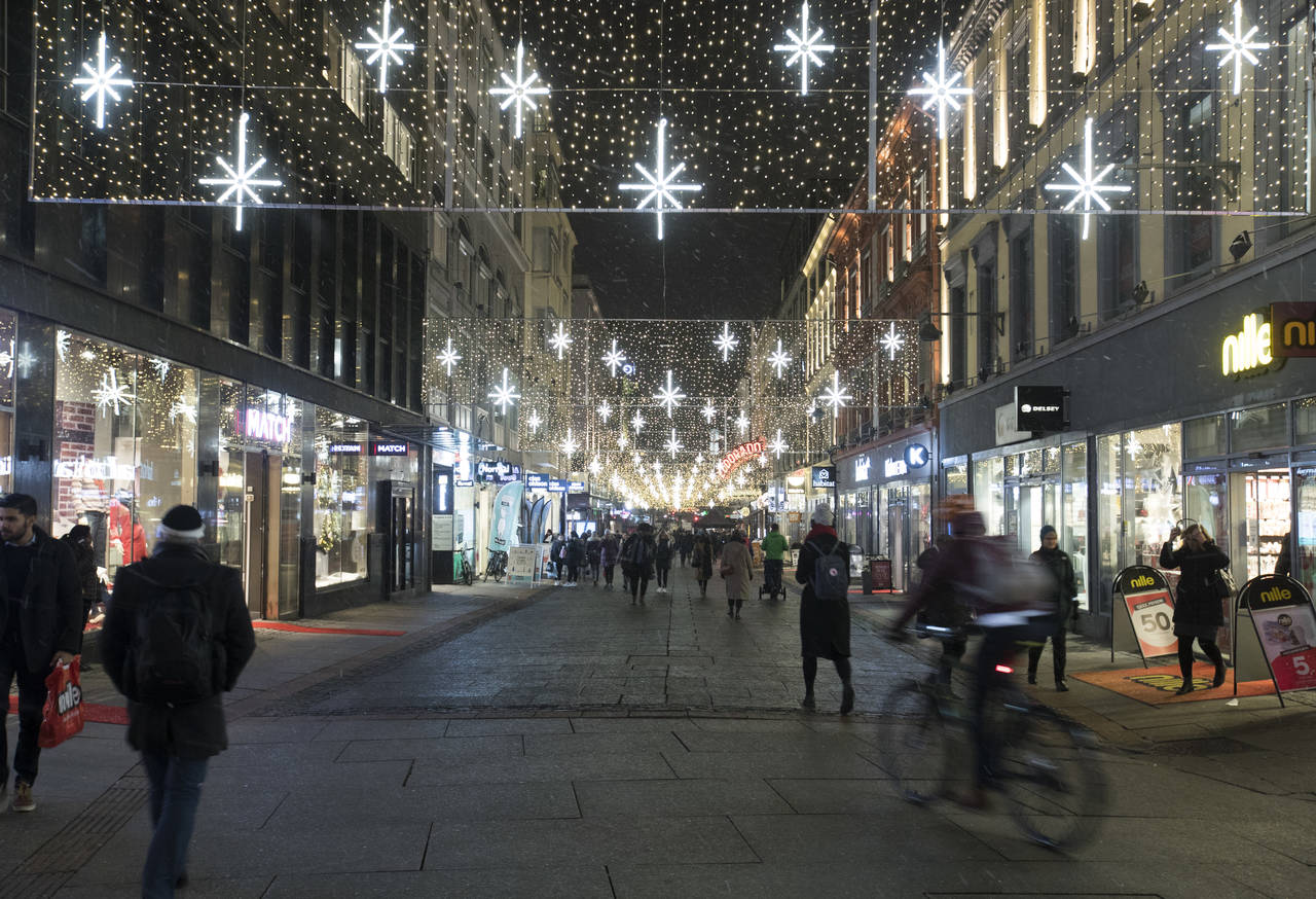 Bilde av et julepyntet Oslo sentrum, tatt i 2017. Illustrasjonsfoto: Terje Pedersen / NTB scanpix