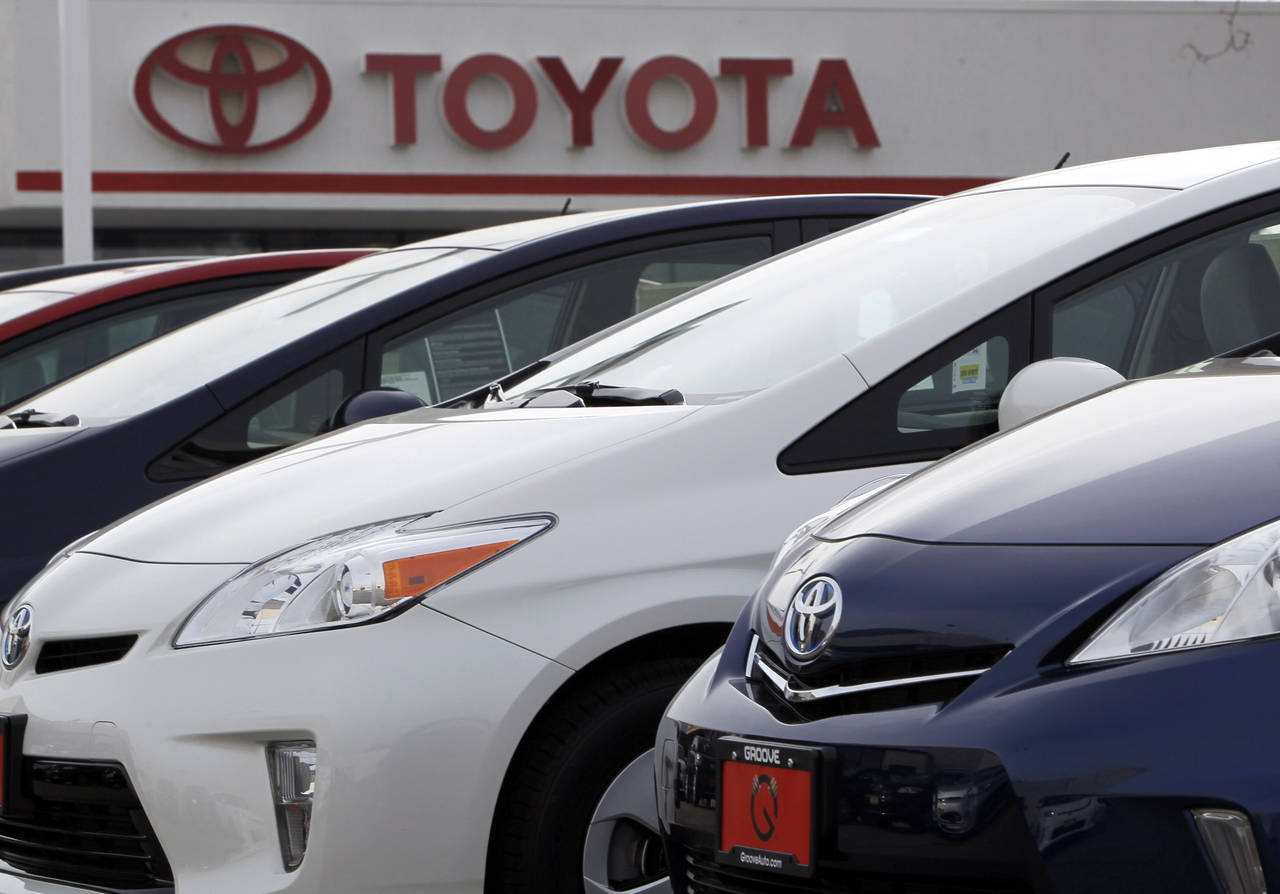 Hybridbiler av typen Toyota Prius hos en forhandler i Colorado i USA. Illustrasjonsfoto: David Zalubowski / AP / NTB scanpix