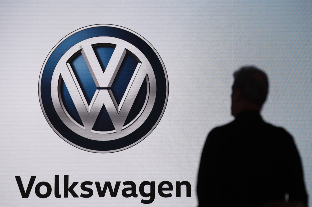 Om bare noen få år kommer det som ifølge Volkswagen blir selskapets siste generasjon bensin- og dieselbiler. Illustrasjonsfoto: Jae C. Hong / AP / NTB scanpix