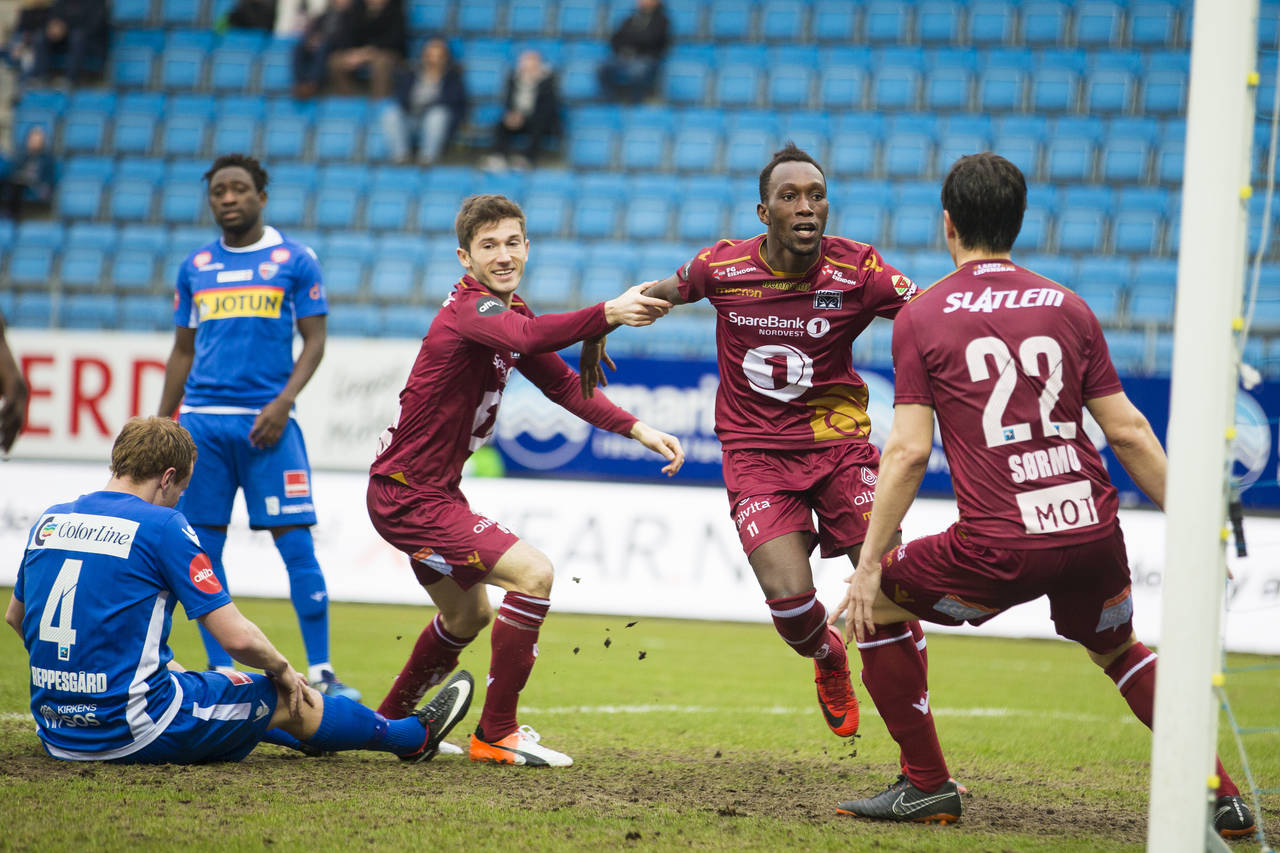Daouda Bamba scorer for Kristiansund i eliteseriekampen i fotball mellom Sandefjord og Kristiansund på Komplett Arena. Foto: Trond Reidar Teigen / NTB scanpix