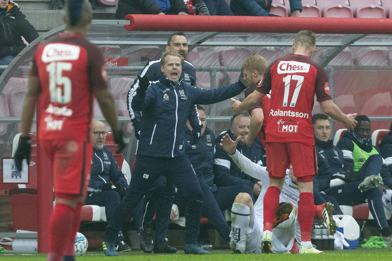 Kristiansund trener Christian Michelsen under kampen i Eliteserien i fotball mellom Brann og Kristiansund på Brann Stadion søndag. Foto: Fredrik Hagen / NTB scanpix