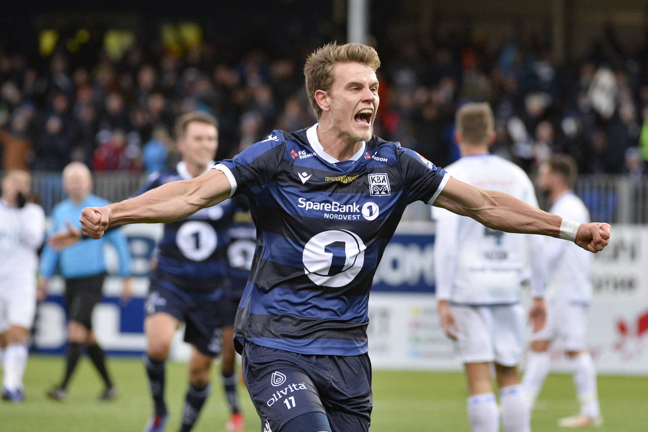 Kristoffer Hoven jubler etter at han ga hjemmelaget ledelsen 2-0 i eliteseriekampen mellom Kristiansund og Vålerenga på Kristiansund stadion i Kristiansund. Foto: Ned Alley / NTB scanpix