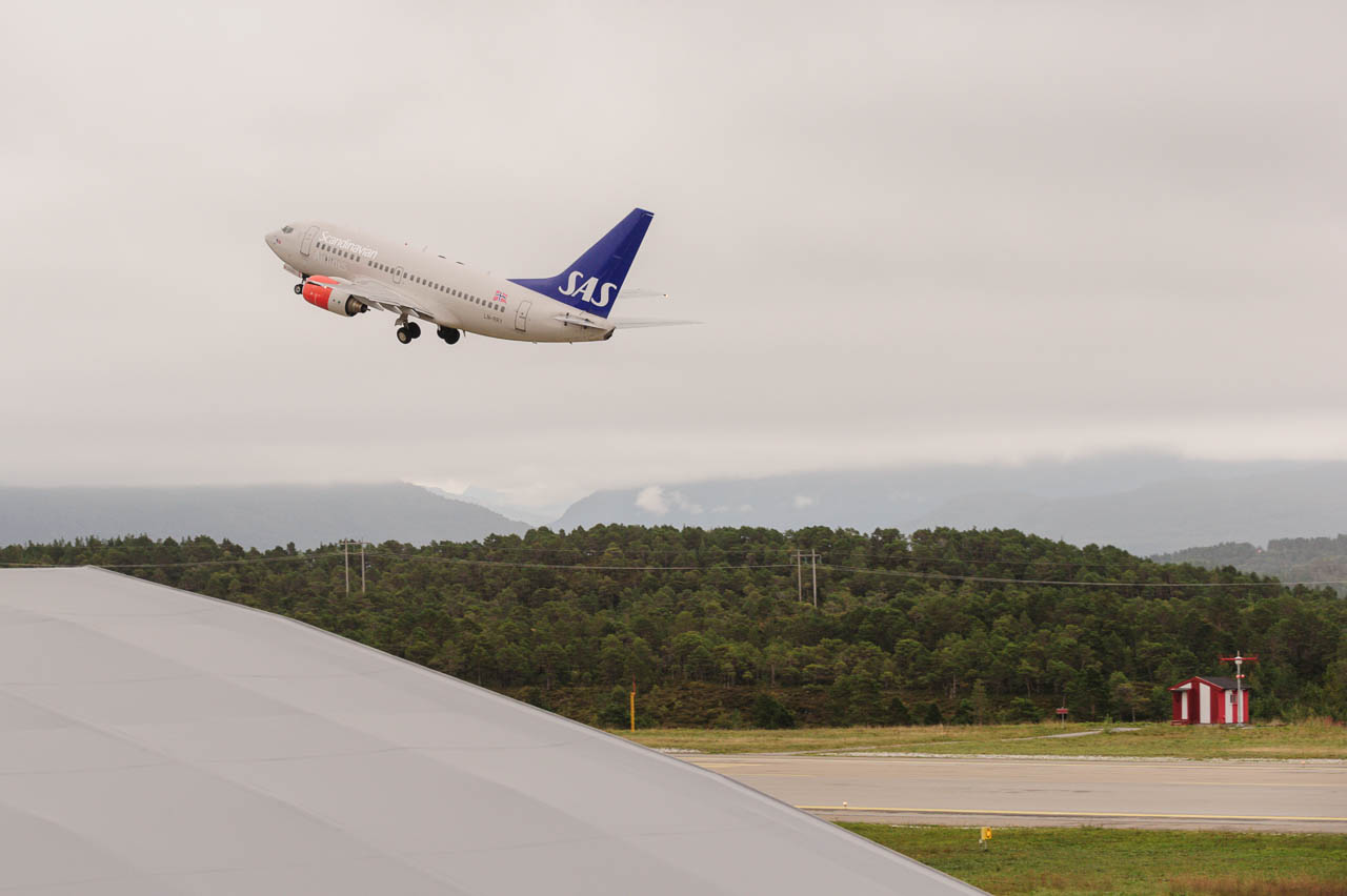 Boeing 737 tar av fra Kvernberget. Arkivfoto: Kurt Helge Røsand / KSU.NO