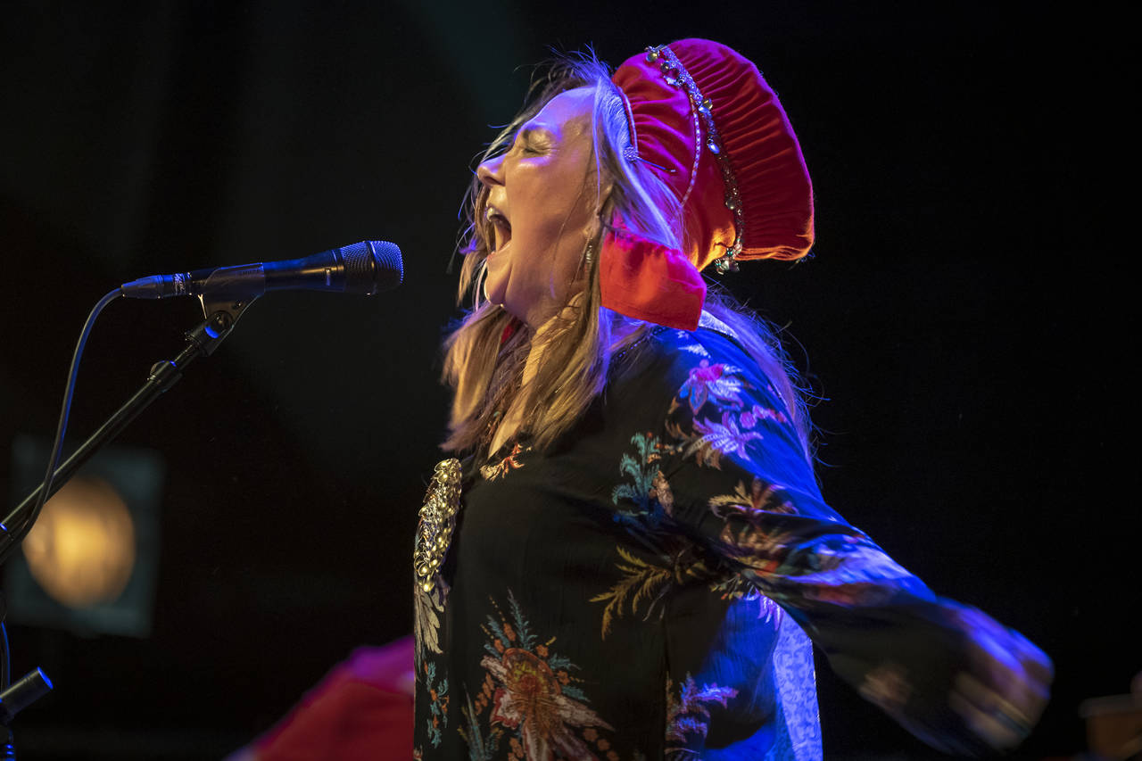 Mari Boine er en av dem som vil ty til sivil ulydighet i protest mot planene om gruvedeponi på bunnen av Repparfjorden i Finnmark. Foto: Heiko Junge / NTB scanpix