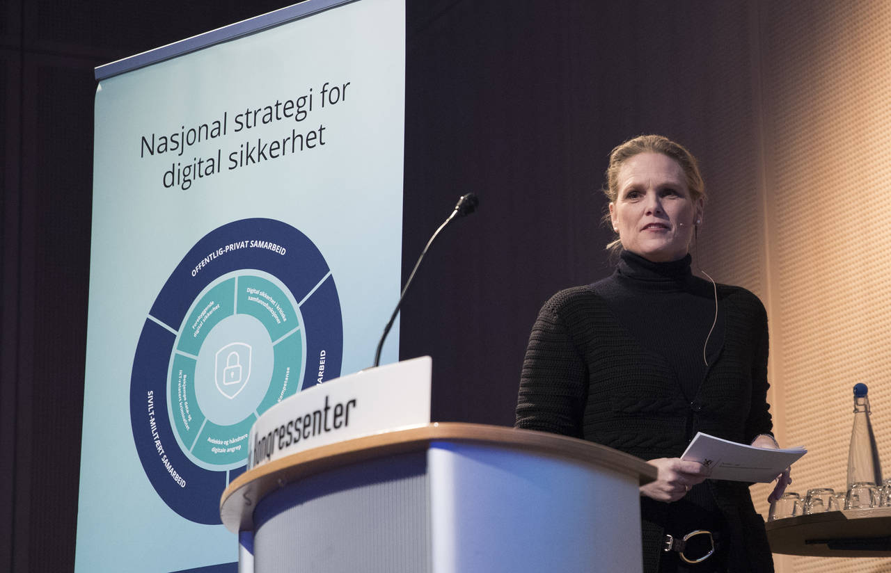 Samfunnssikkerhetsminister Ingvil Smines Tybring-Gjedde (Frp), her fotografert under presentasjonen av regjeringens handlingsplan for IKT-sikkerhet på Oslo kongressenter onsdag forrige uke. Foto: Terje Bendiksby / NTB scanpix