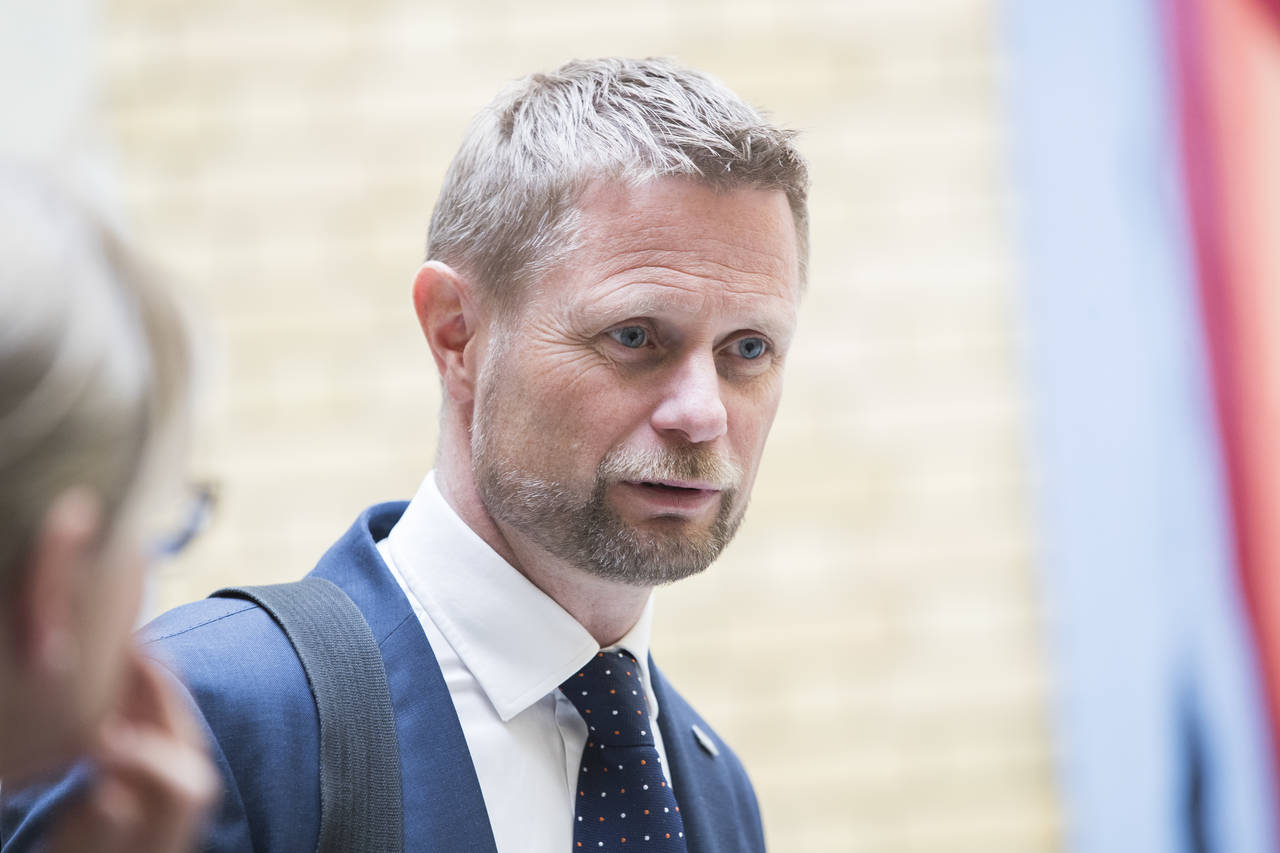 Helseminister Bent Høie (H) besøker Tromsø mandag. Han skal møte selskapet Babcock, som tar over driften av ambulanseflyene neste år, og de som jobber med akuttmedisin på Universitetssykehuset Nord-Norge. Foto: Berit Roald / NTB scanpix