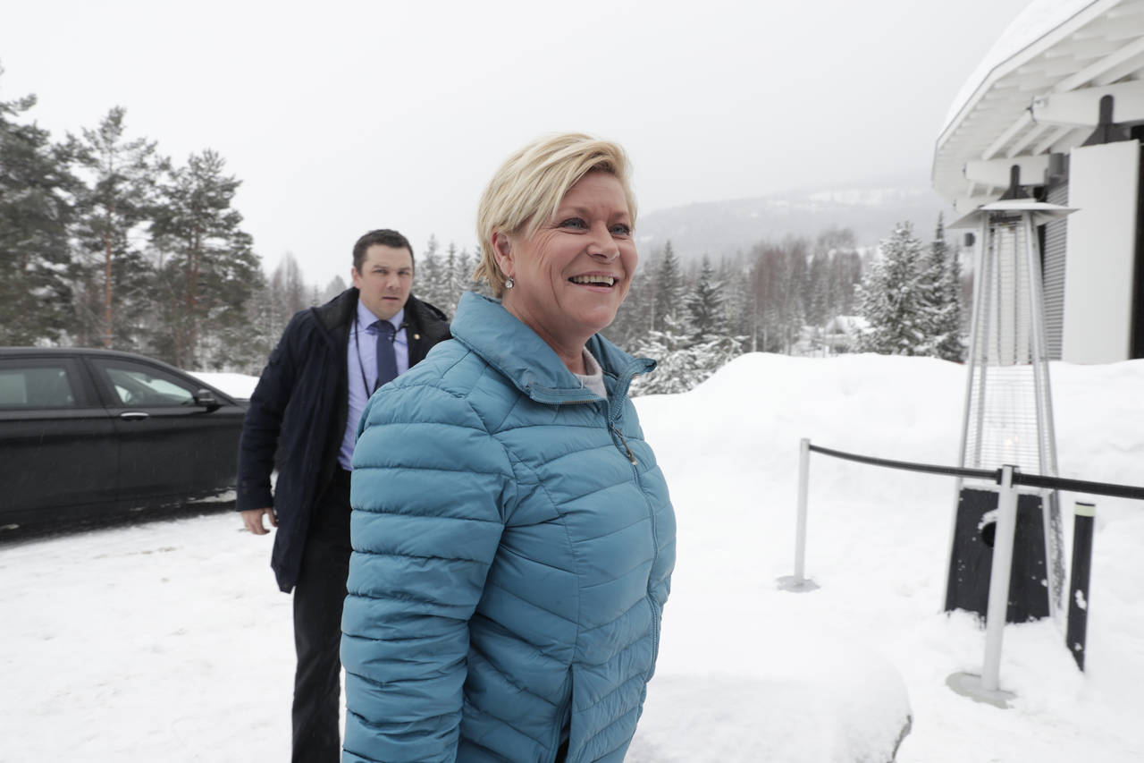 Finansminister Siv Jensen ankommer regjeringens budsjettkonferanse på Hurdalsjøen hotell. Foto: Berit Roald / NTB scanpix