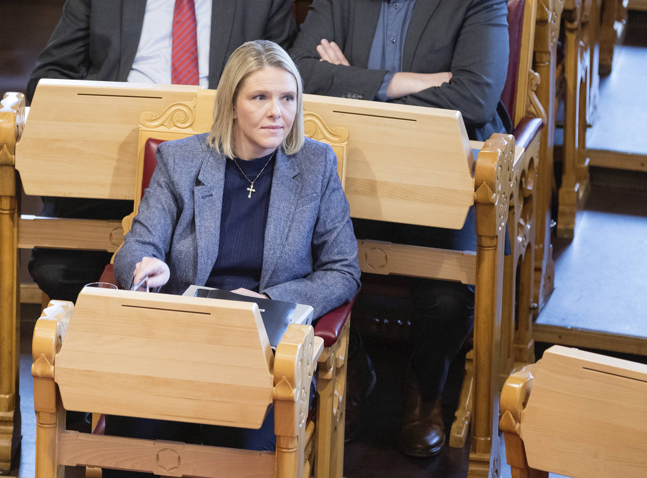 Justisminister Sylvi Listhaug (Frp) ga en uforbeholden unnskyldning i Stortinget etter Facebook-innlegget der hun skrev at Arbeiderpartiet setter terroristenes rettigheter foran nasjonens sikkerhet. Foto: Gorm Kallestad / NTB scanpix