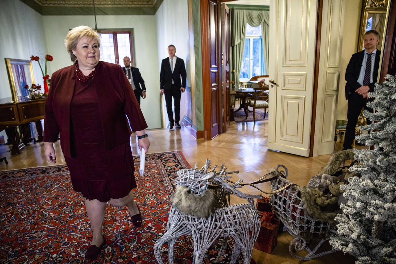 Statsminister Erna Solberg (H) oppsummerte torsdag den politiske høsten. Like over nyttår samler hun de fire partiene på ikke-sosialistisk side til forhandlinger om en flertallsregjering. Foto: Stian Lysberg Solum / NTB scanpix