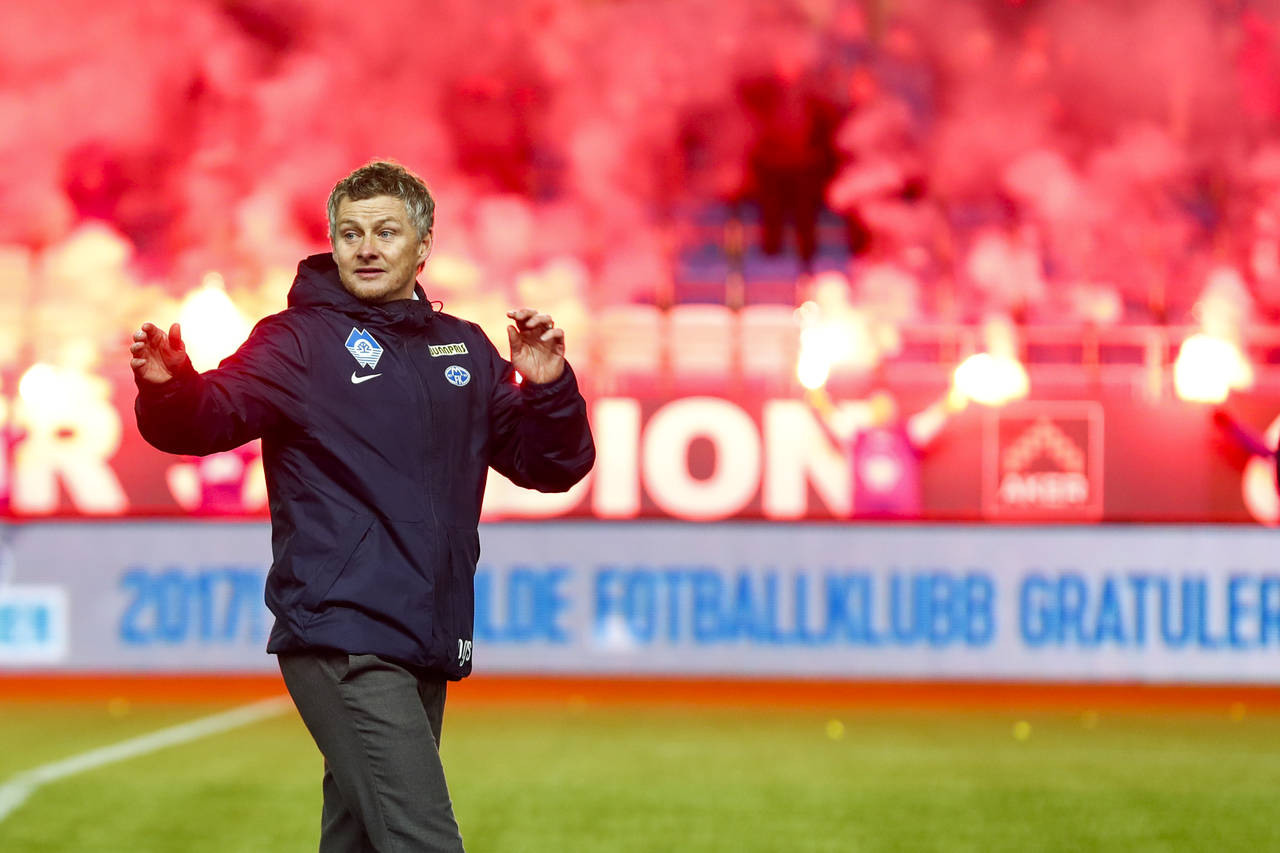 Moldes manager Ole Gunnar Solskjær etter at Molde sikret sølv etter 2–2 mot Sarpsborg i siste runde i eliteseriekampen i fotball på Aker Stadion i 2017. Etter en perfekt start med full pott etter de to første kampene har Molde allerede skapt seg et forsprang på 5 poeng til Rosenborg. Det kan være livsviktige poeng senere i sesongen om kampen om de øverste plassene på tabellen. Foto: Heiko Junge / NTB scanpix