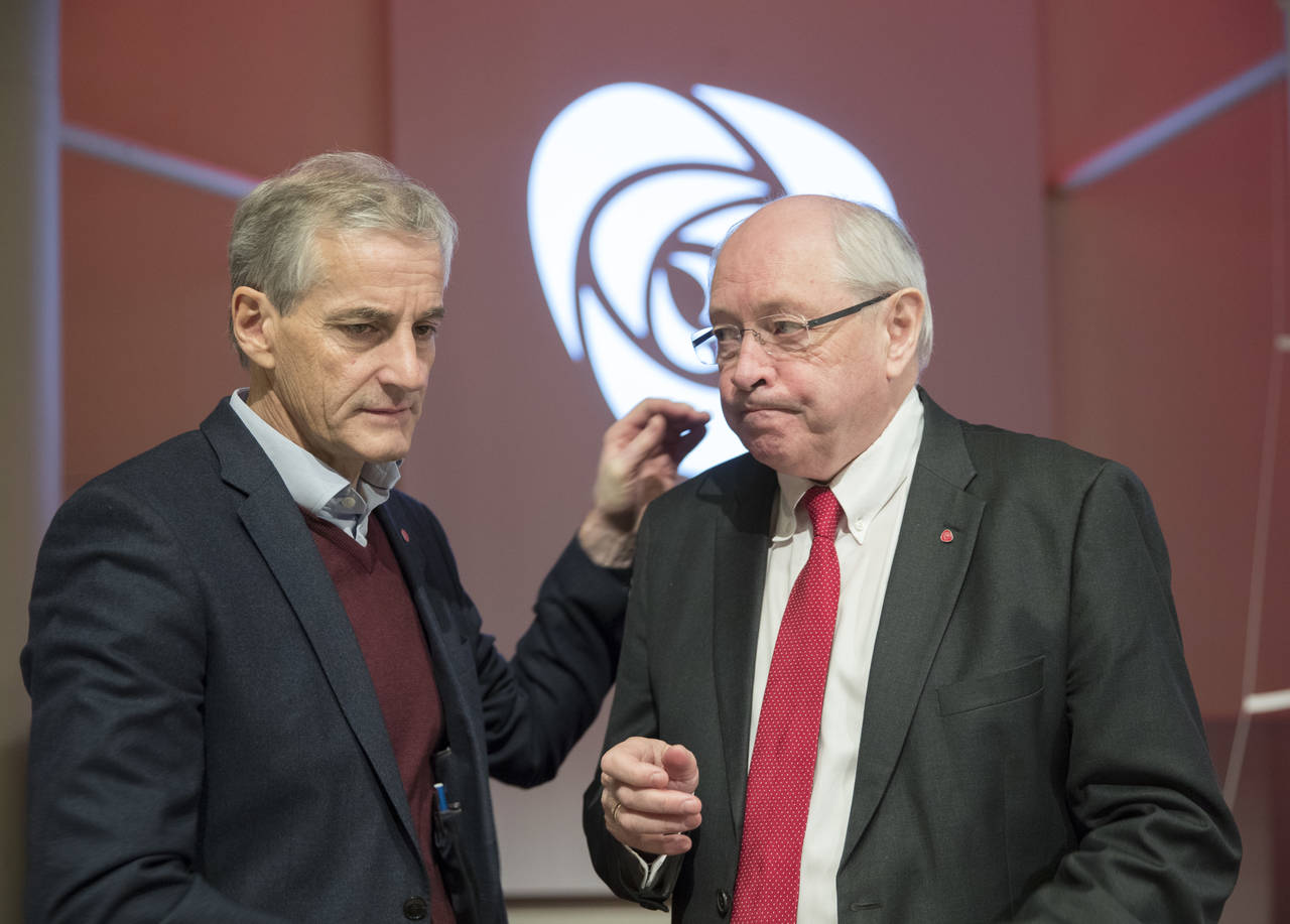 Ap-veteran Martin Kolberg (t.v), som er skeptisk til norsk Acer-tilslutning. Arbeiderparti-leder Jonas Gahr Støre(t.h) er ikke enig med Kolberg. Foto: Vidar Ruud / NTB scanpix