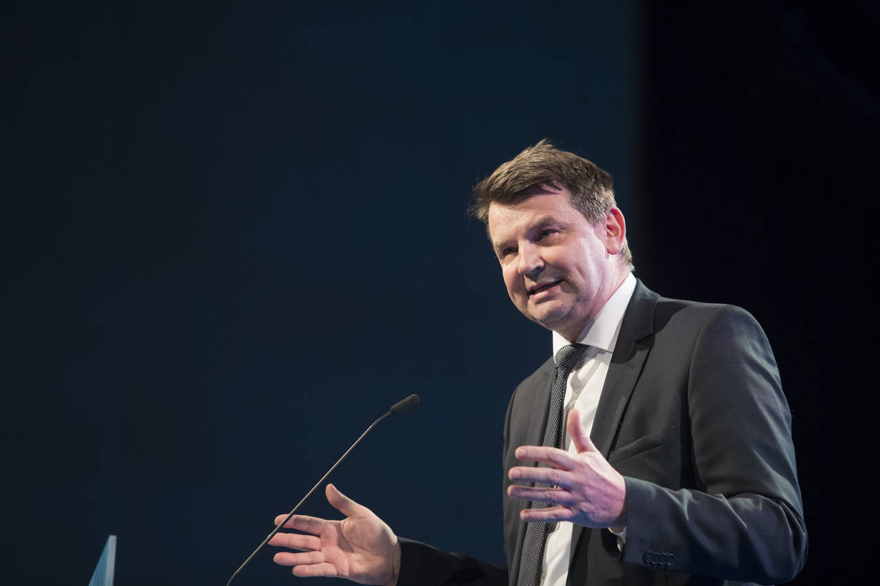 Tor Mikkel Wara lover å slå ned på gjengkriminaliteten. Foto: Terje Bendiksby / NTB scanpix