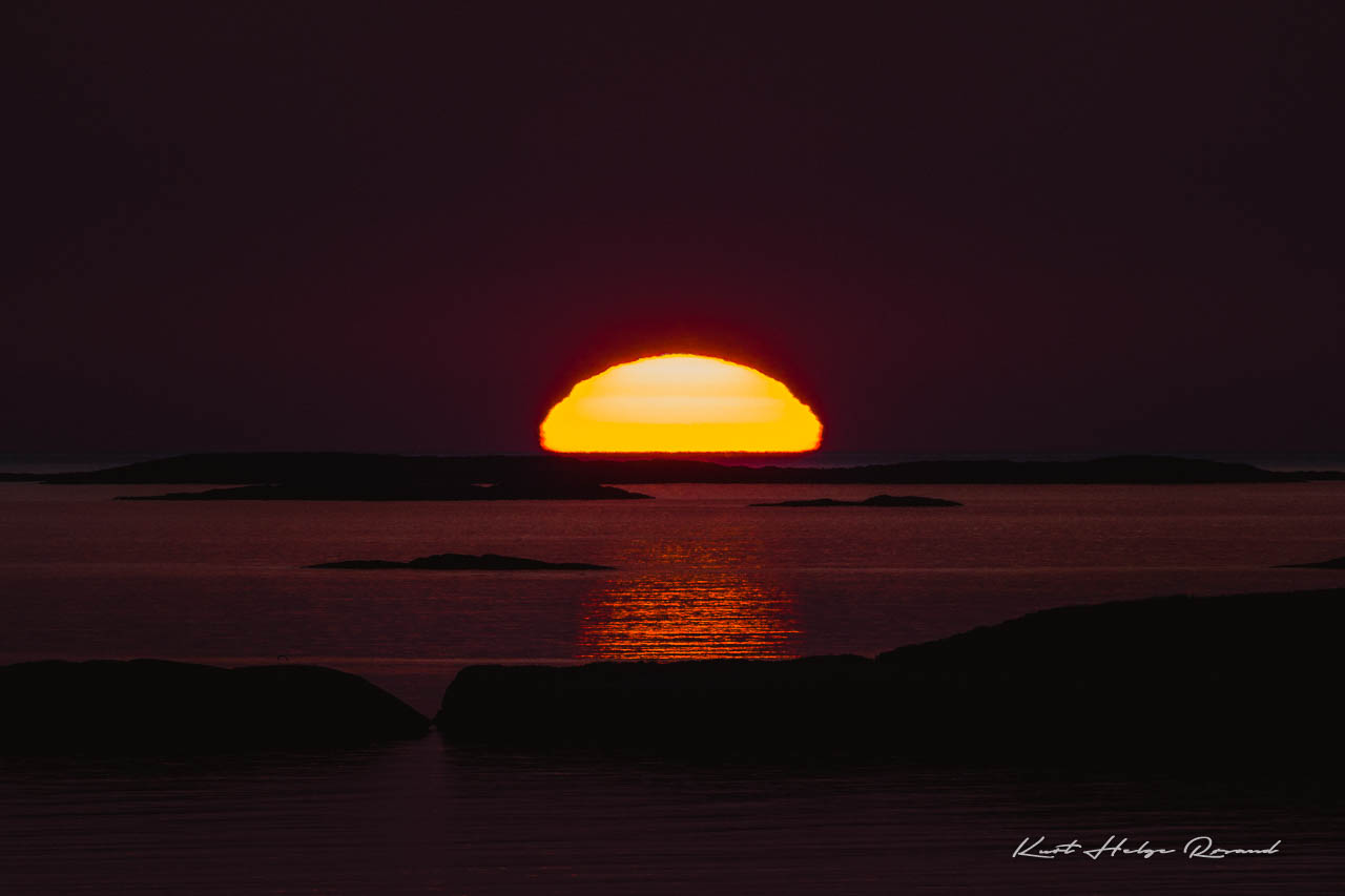 EVENTYRLIG: En eventyrlig solnedgang på Hallarøy. Foto: Kurt Helge Røsand / KSU.NO