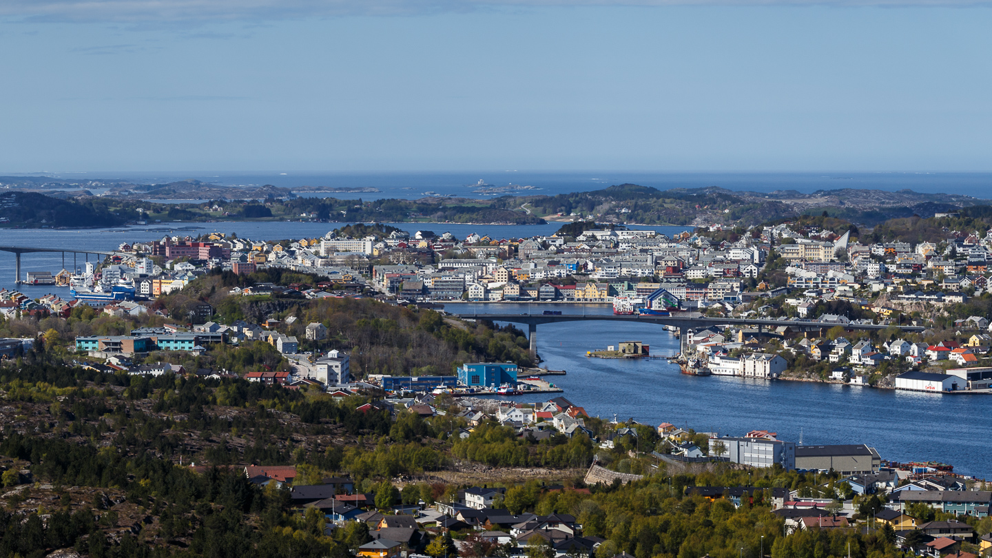 Det kan gå mot et midlertidig eiendomskrakk i Kristiansund, men som kjent, bak skyene skinner solen. Foto: Steinar Melby / KSU.NO