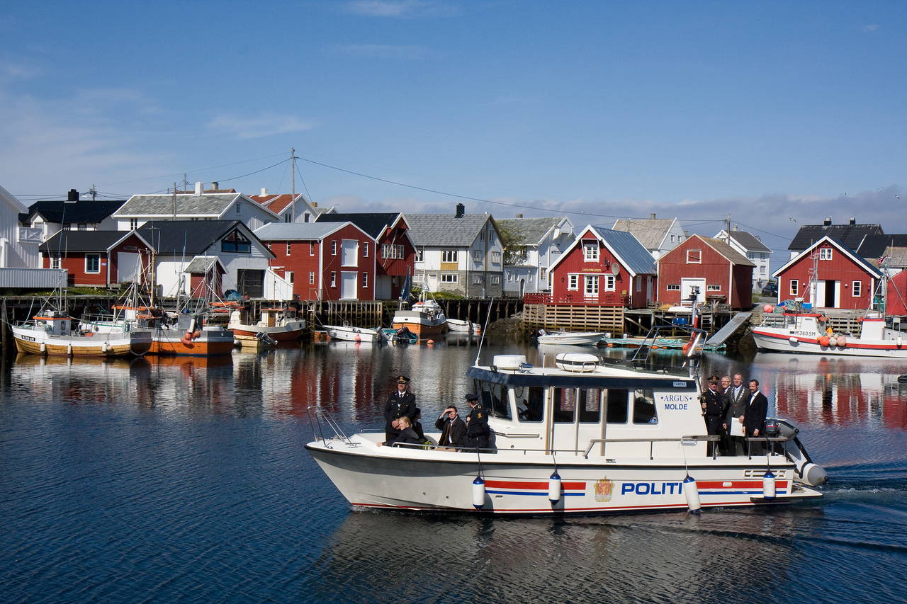 Smøla kommune ønsker flere flyktninger. Her fra fiskeværet Veiholmen under kronprinsens besøk i 2008. Arkivfoto: Wigdis Wollan / NTB SCANPIX.