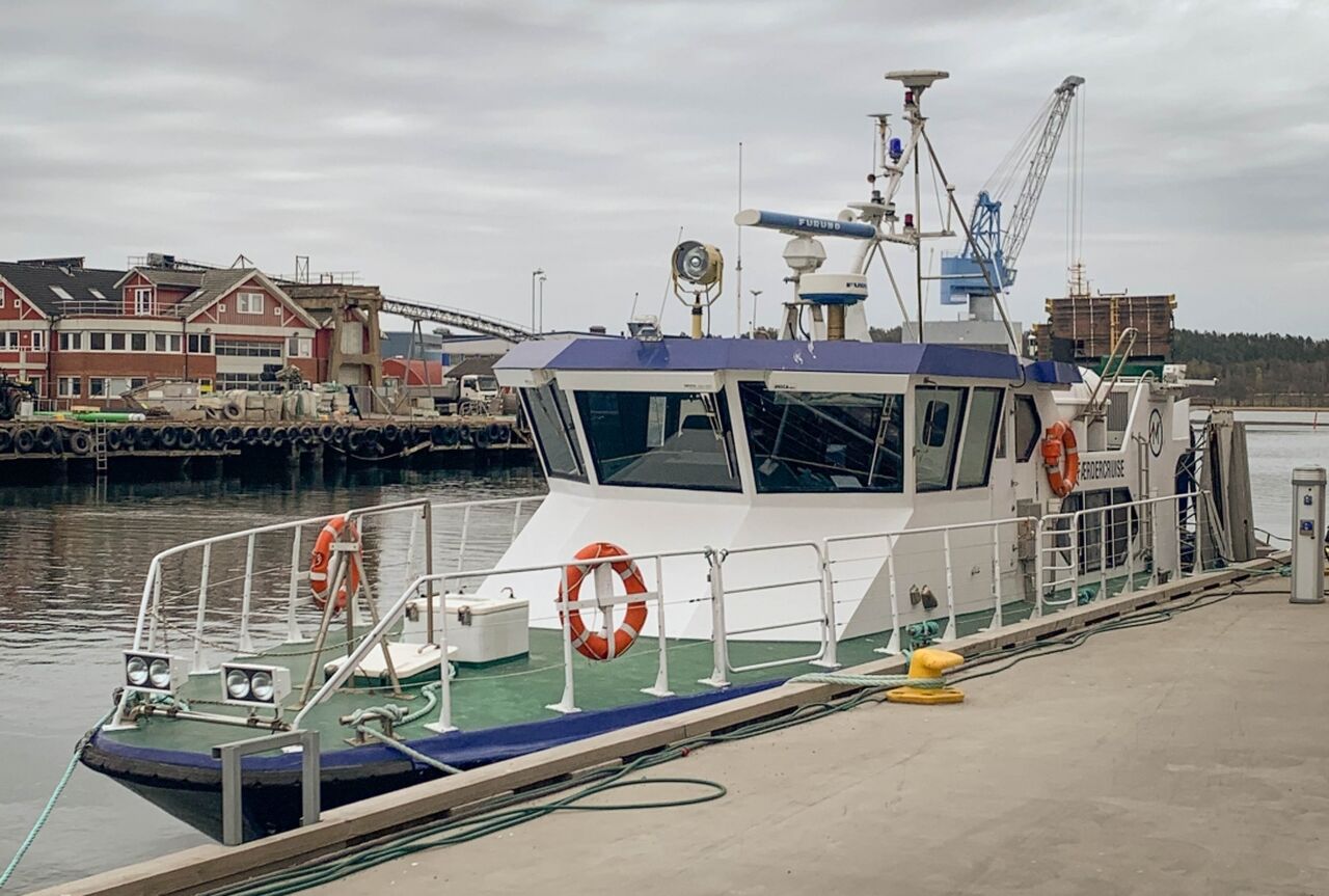 Onsdag 27. april 2022, overtok Kristiansund kommunale sundbåtvesen fartøyet «Færdercruise», som får namnet MS «Kvikk». - Båten skal bli klar til sesongen startar, opplyser sundbåtvesenet sin daglege leiar Arild Dybå-Eidem. Foto: Arild Dybå-Eidem/Kristiansund kommunale sundbåtvesen