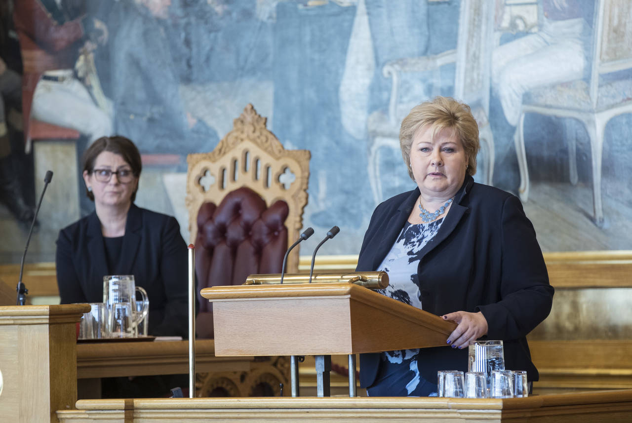 Statsminister Erna Solberg (H) er bekymret for at respekten for politikere blir mindre etter reiseregningsskandalene. Stortingspresident Tone Wilhelmsen Trøen (H) vil vurdere regelverket. Foto: Vidar Ruud / NTB scanpix