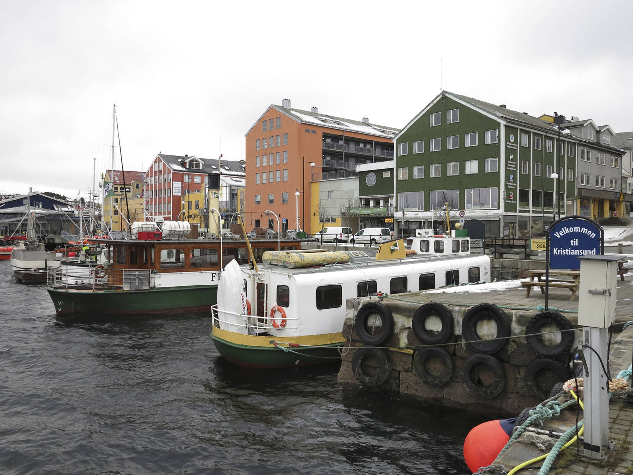 21 Rapp og Framaes ved Piren mot Storkaia 1703 2019 TH