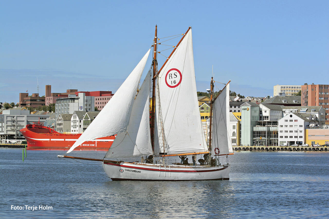 En historisk båt på en historisk havn. Det er viktig at det legges til rette for at RS16 Christiansund blir tatt vare på framover. Foto: Terje Holm