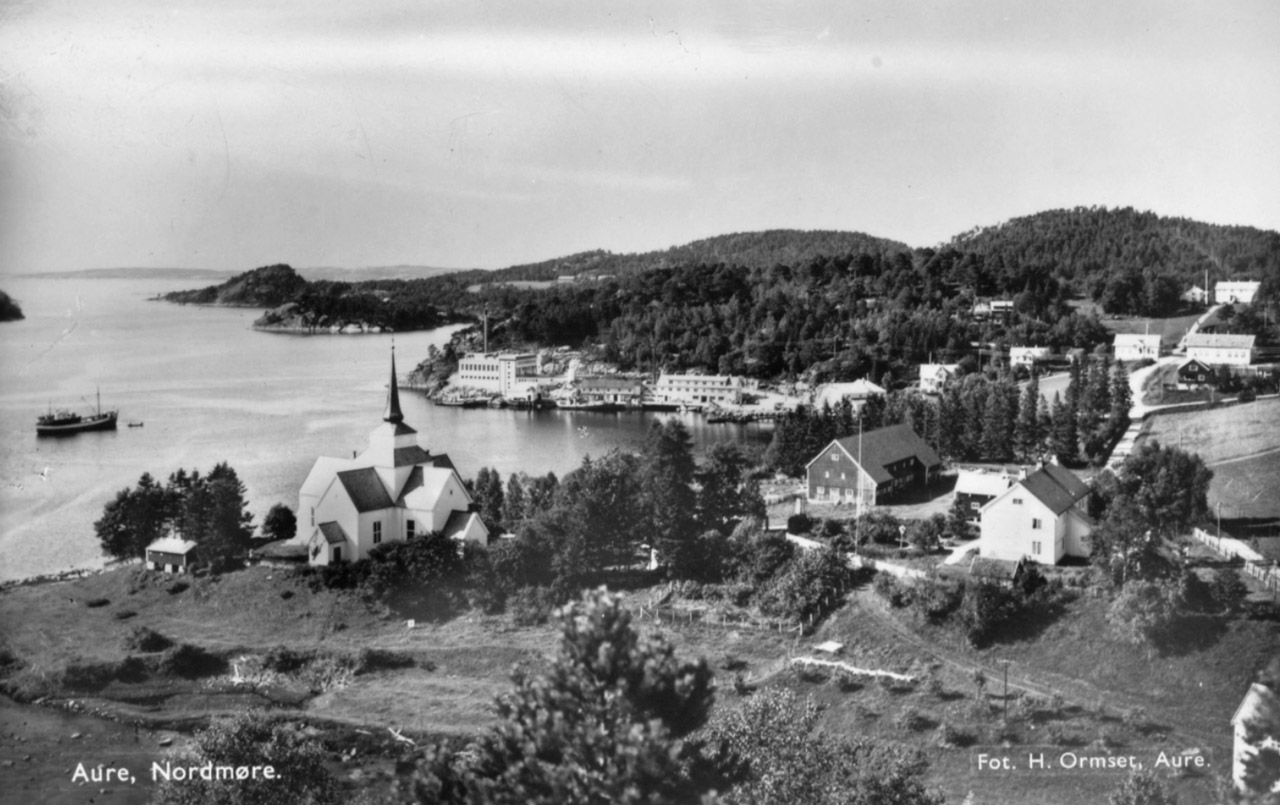 Fra Nordmøre Museums fotosamlinger.