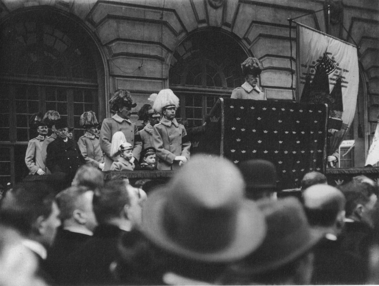Gustav V taler i 1914, den såkalte borggårdstalen