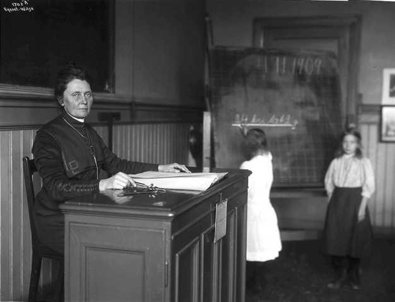  Rogstad ved kateteret i 1909. Foto: Anders Beer Wilse/Norsk Folkemuseum