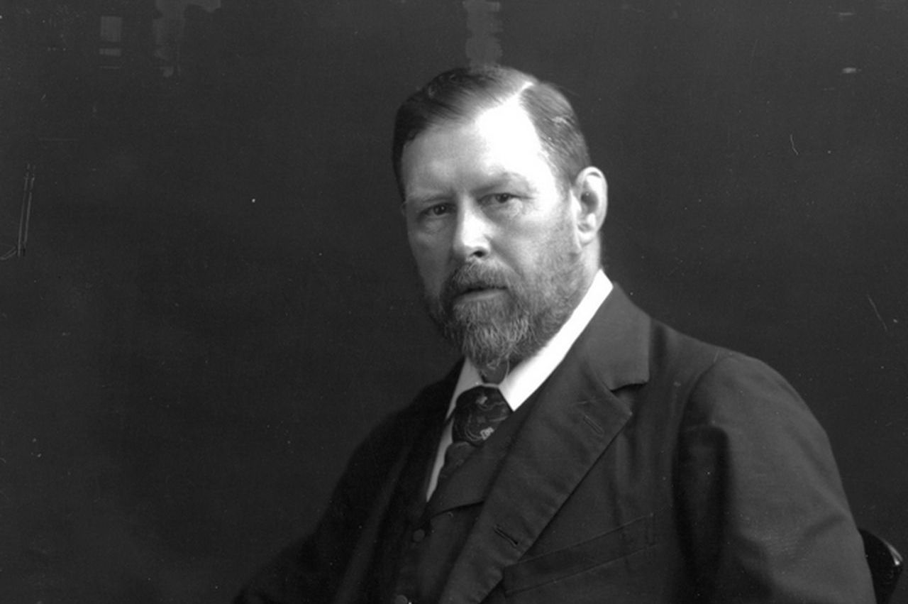 Bram Stoker. Ukjent fotograf [Public domain], via Wikimedia Commons