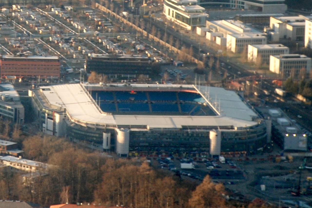 NIF har hovedkontor på Ullevaal Stadion. By Wilhelm Joys Andersen from Oslo, Norway (Ullevål) [CC BY-SA 2.0 (https://creativecommons.org/licenses/by-sa/2.0)], via Wikimedia Commons