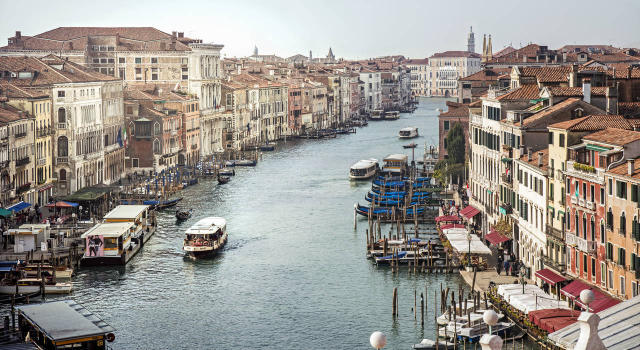 Canal Grande, Venezia. By Didier Descouens (Own work) [CC BY-SA 4.0 (https://creativecommons.org/licenses/by-sa/4.0)], via Wikimedia Commons