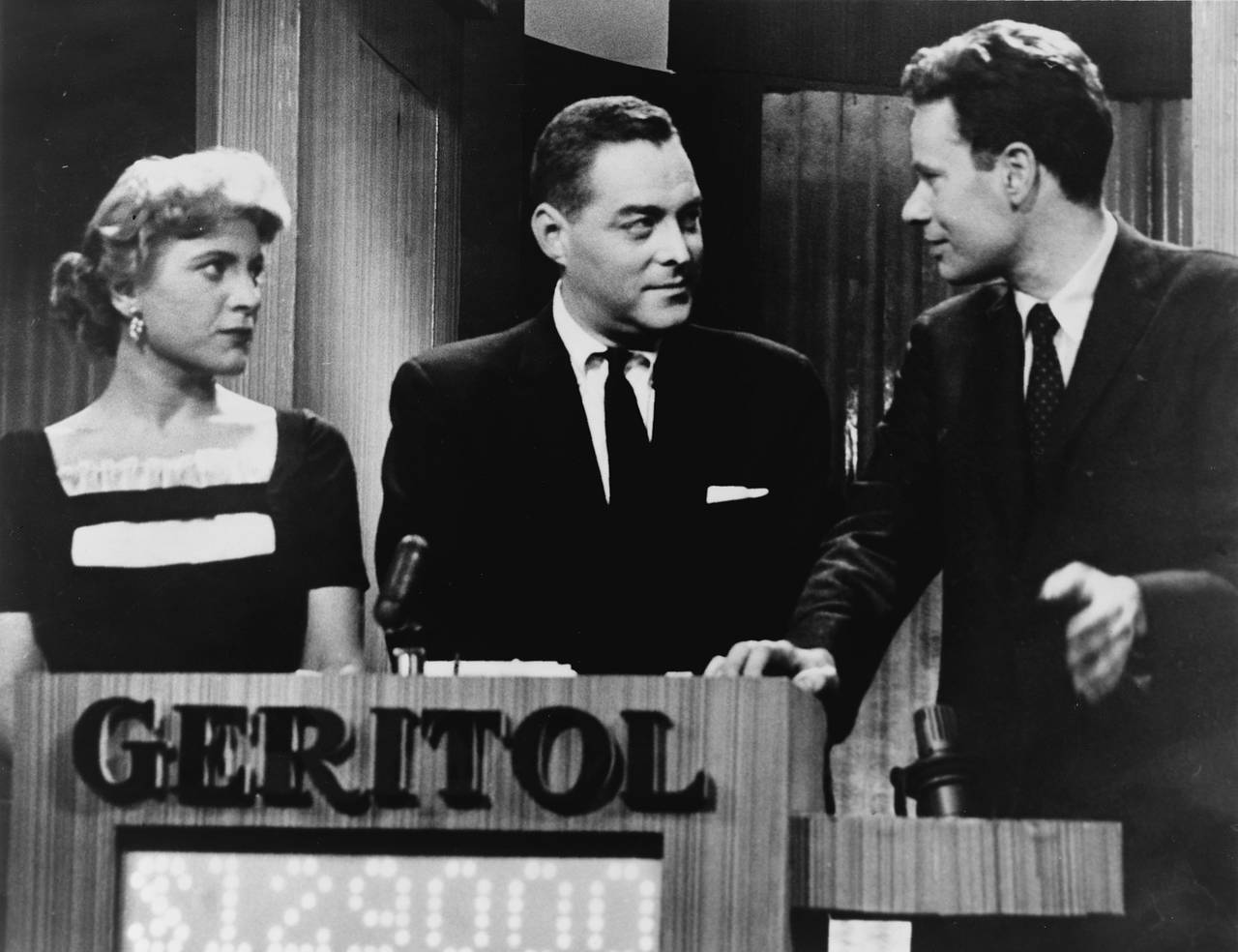 Vivienne Nearing, Jack Barry og Van Doren i programmet «Twenty-One» 11. mars 1957. Foto: Orlando Fernandez / Wikimedia Commons