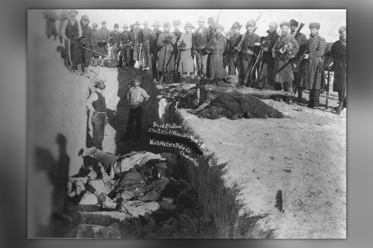 Massegrav i Wounded Knee. Foto: Northwestern Photo Co. / Wikimedia Commons