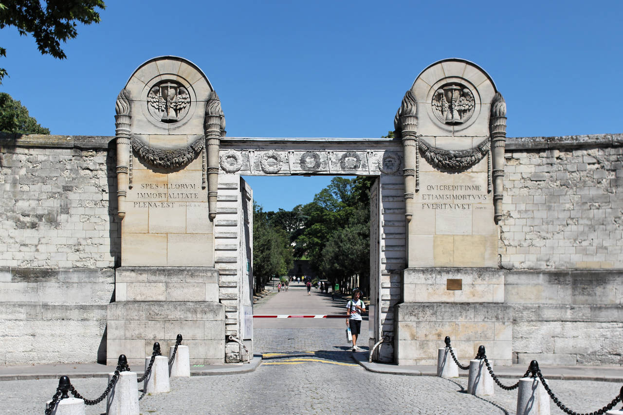 Kirkegården Père Lachaise ble offisielt åpnet i Paris 1804. Foto: Coyau / Wikimedia Commons