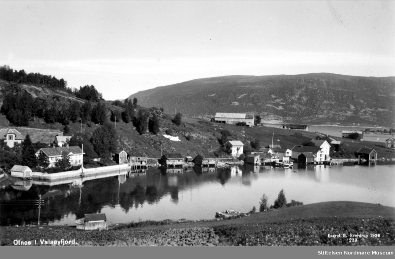 Otnes i Valsøyfjord. Fra Nordmøre Museums fotosamlinger.