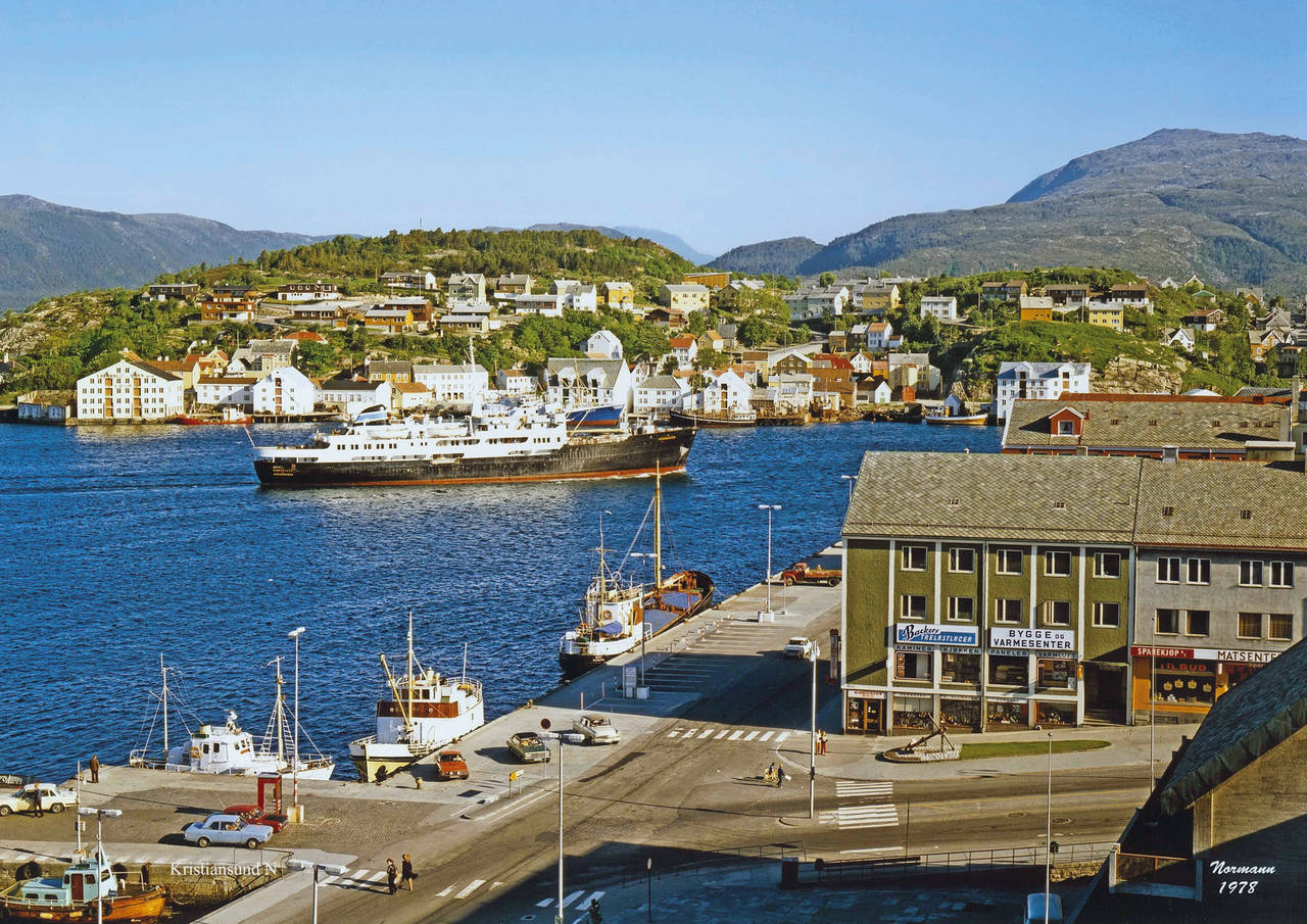 Et typisk bilde fra Kristiansund fra slutten av 1970-tallet. (Postkort fra Normann)