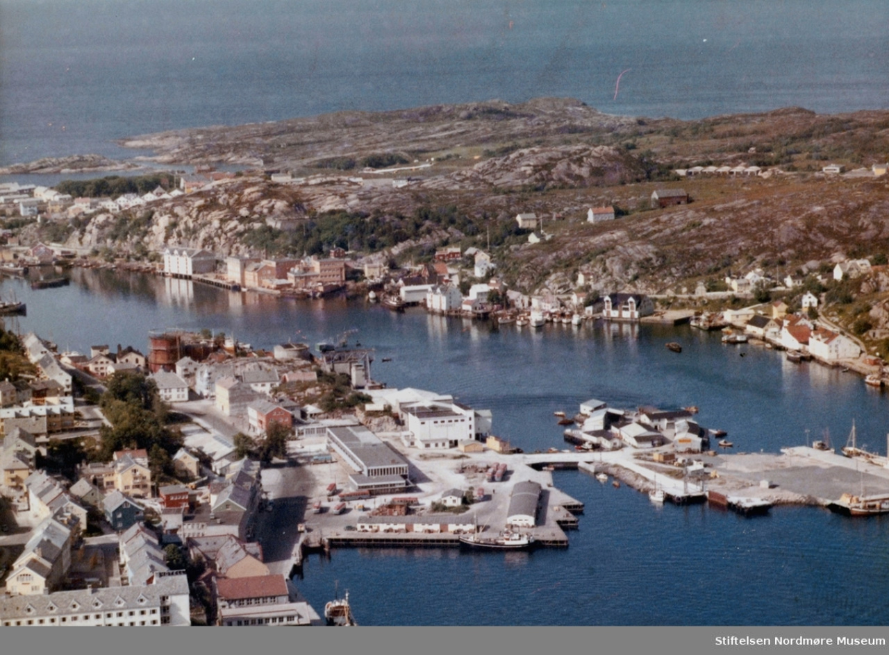 Fra Nordmøre Museums fotosamlinger.