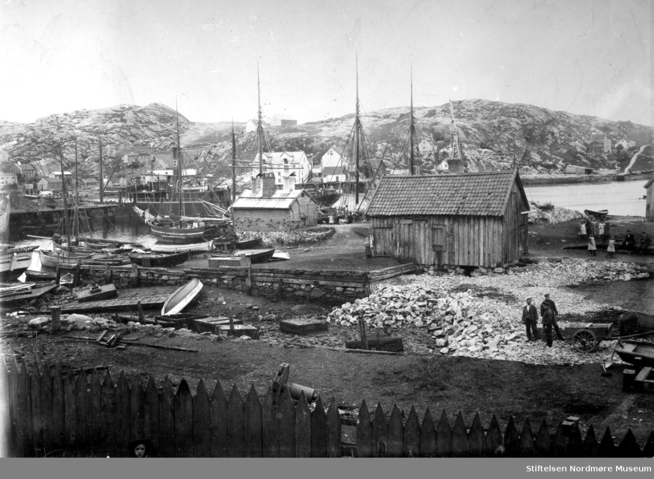 Fra Nordmøre Museums fotosamlinger