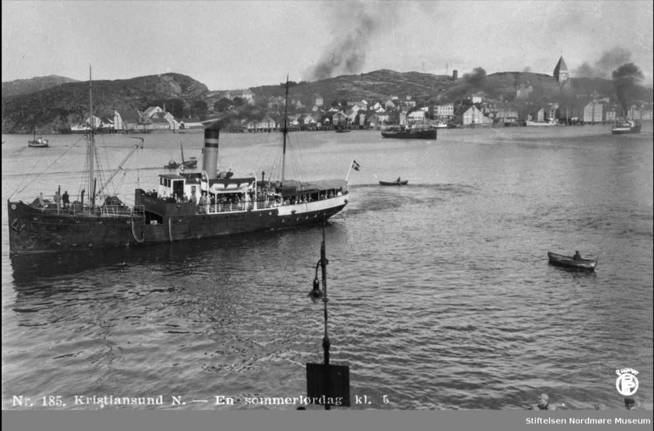 Rutebåten D/S Smølen. Fra Nordmøre Museums fotosamlinger.